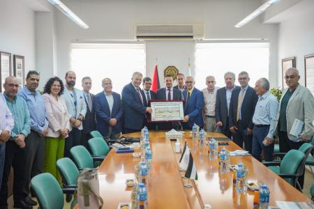 رئيس جامعة القدس يستقبل السفير المغربي وخبراء مغربيين في العمارة والآثار